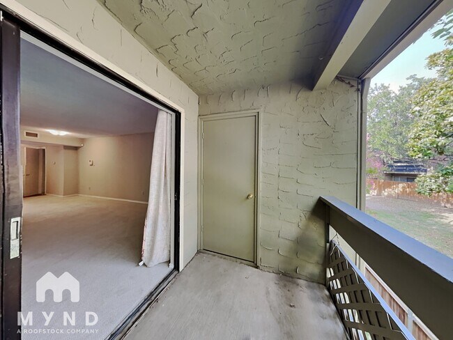 Building Photo - 5840 Spring Valley Rd