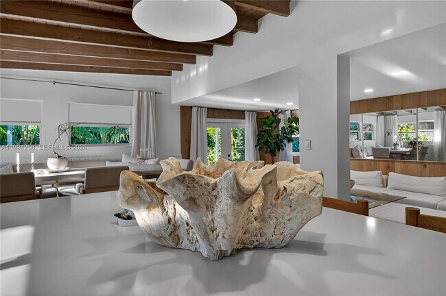 Building Photo - 3138 SW 15th St