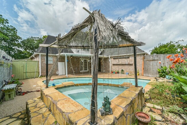 Building Photo - 15738 Fleetwood Oaks Dr