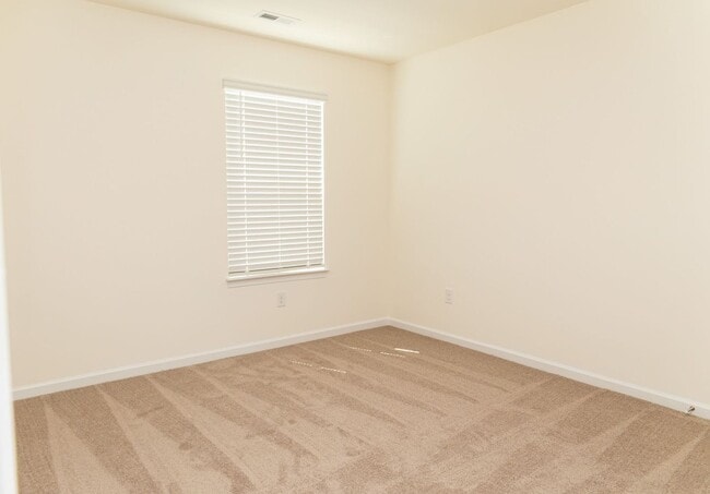 Building Photo - Move In Ready!!