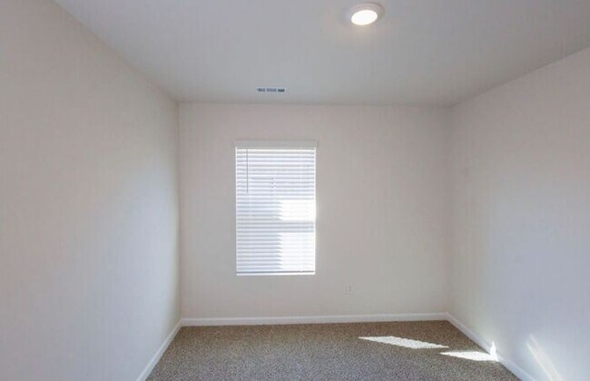 Building Photo - MOVE IN SPECIAL-Beautiful home available for rent