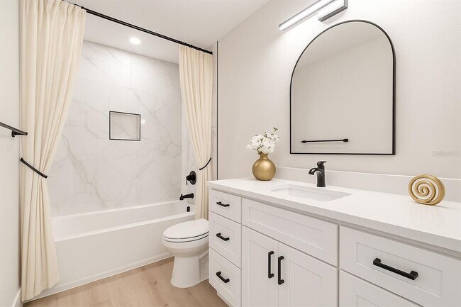 Building Photo - 1216 W Wellington Dr