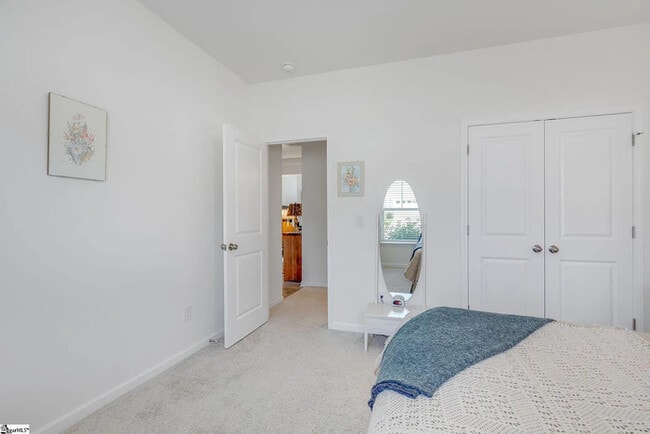 Building Photo - 3 Bedrooms 2 Bathrooms