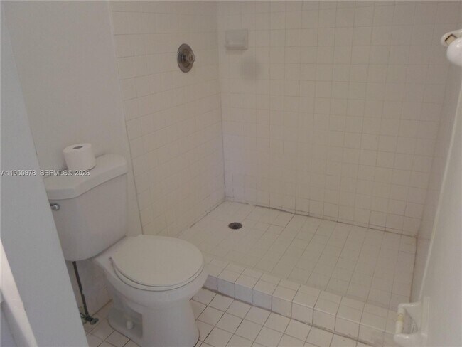 Building Photo - 20760 NE 4th Ct