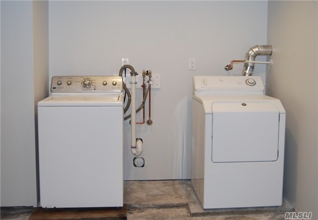 Building Photo - 8 Horseshoe Ln