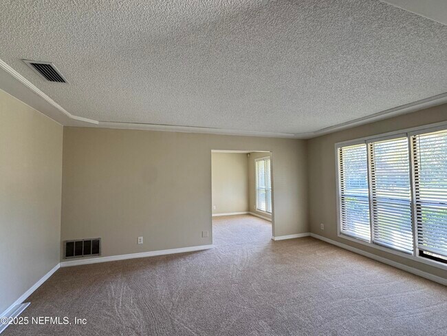 Building Photo - 2052 Pompano Pkwy