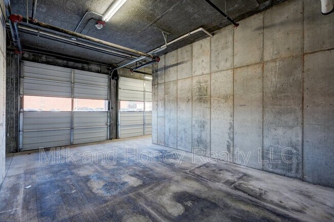 Building Photo - 631 W California Ave