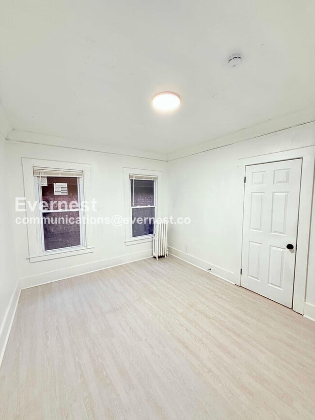 Building Photo - 8939 Dexter Ave