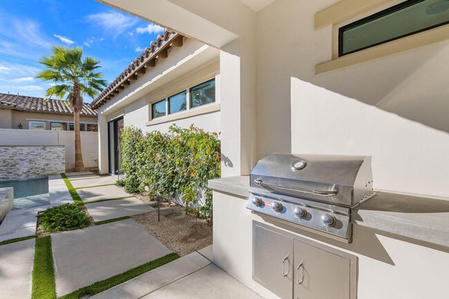 Building Photo - 75213 Hancock Pl