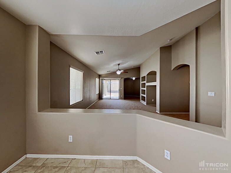 Building Photo - 44181 W Lindgren Dr