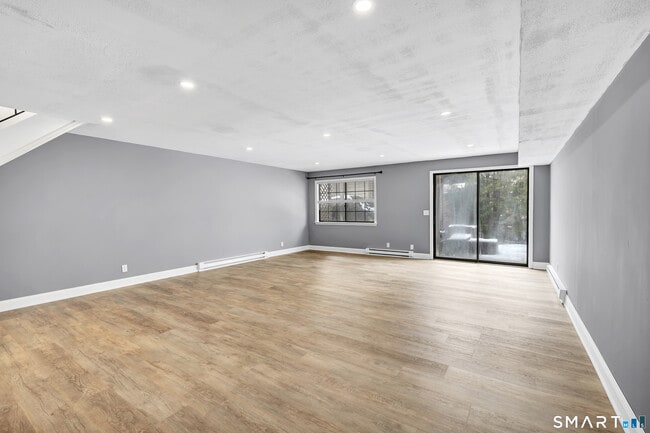 Building Photo - 202 Soundview Ave