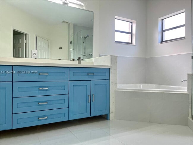 Building Photo - 11433 SW 242nd Ln