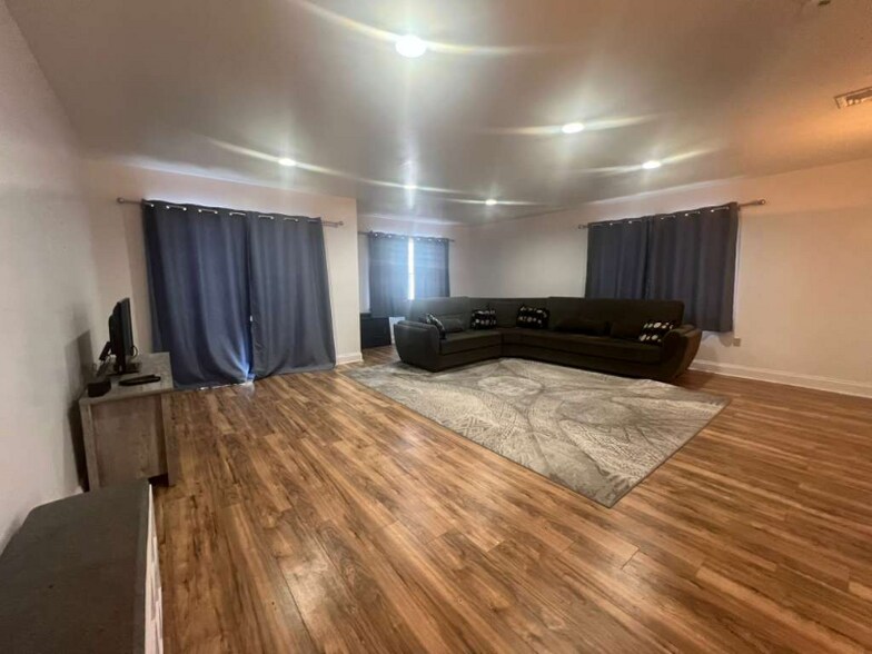 Building Photo - 644 Summer St