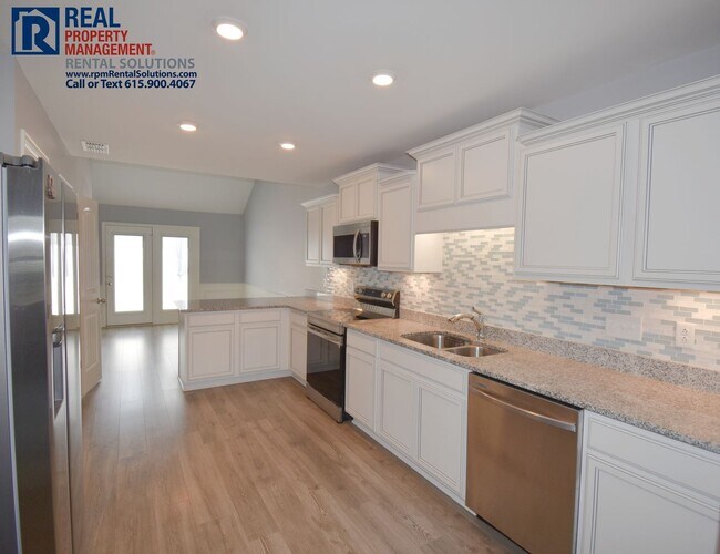 Building Photo - Gorgeous end unit 2 bedroom townhouse with garage! PLUS Loft!