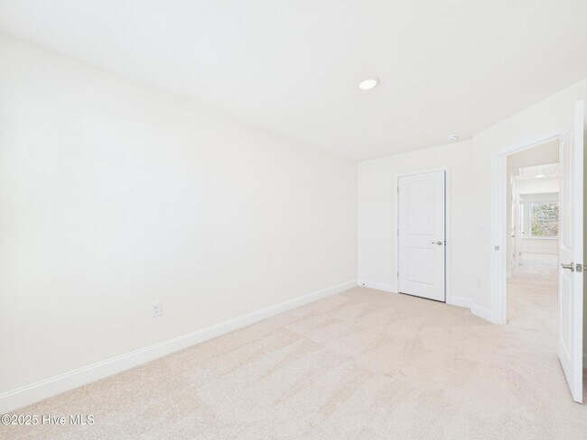 Building Photo - 458 Channel Drop Dr