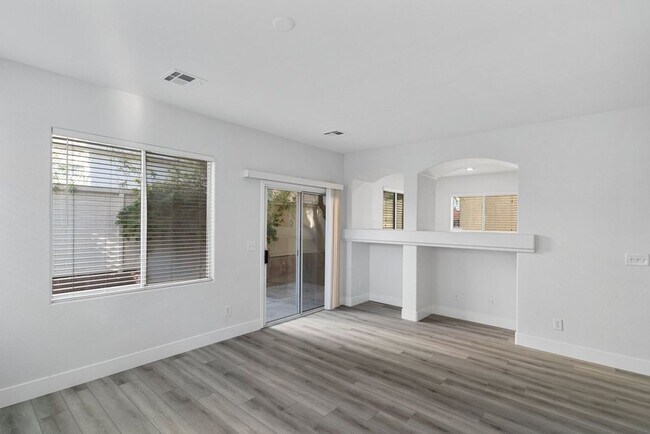 Building Photo - WONDERFUL 3 BEDROOM HOME AT END OF CUL-DE-...