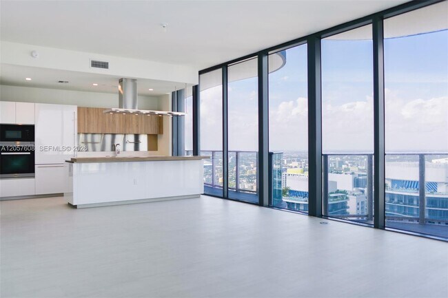 Building Photo - 1000 Brickell Plaza