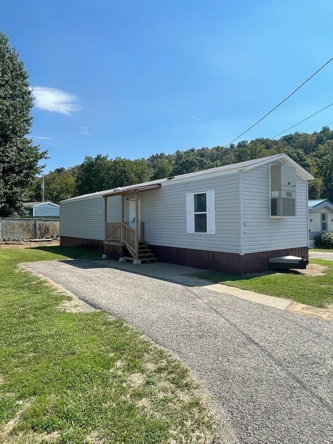 Primary Photo - Three Bedroom Two Bath Manufactured Home i...