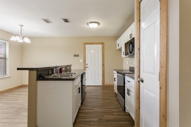 Building Photo - 608 Mesquite Dr