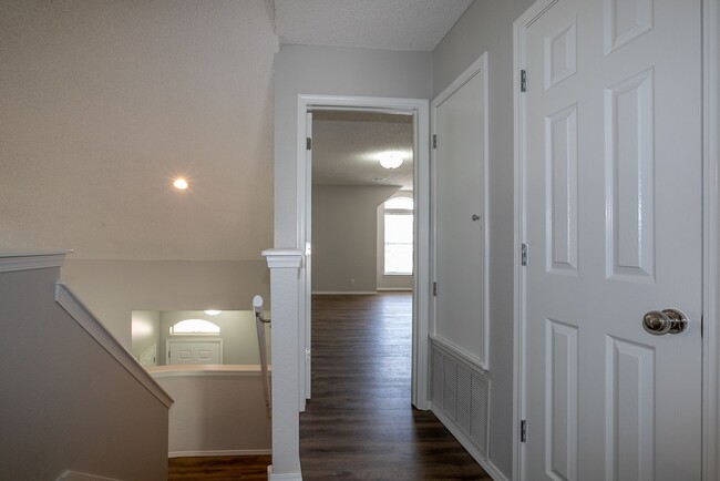 Building Photo - Gorgeous 4 Bedroom Remodel, Union Schools!