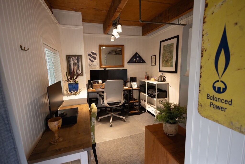 Workspace - 28606 Saginaw Ct