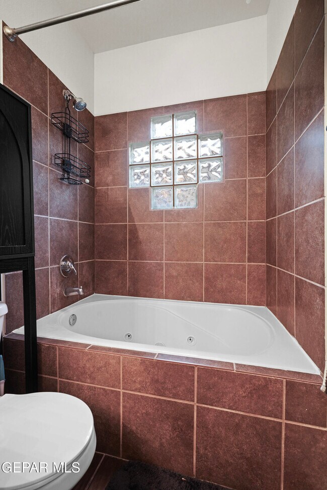 Building Photo - 3768 Loma Adriana