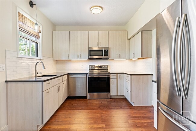 Building Photo - 623 Tattnall St