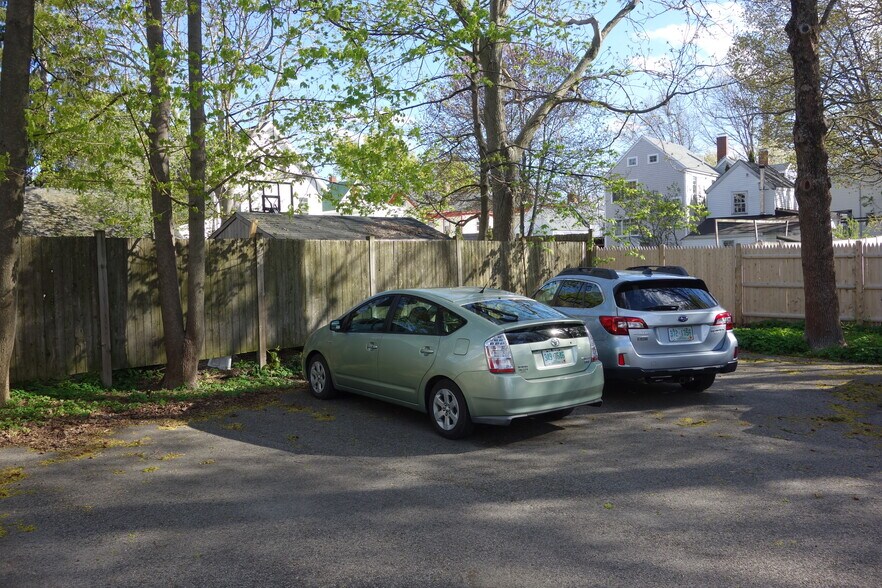 Building Photo - 142 Cabot St