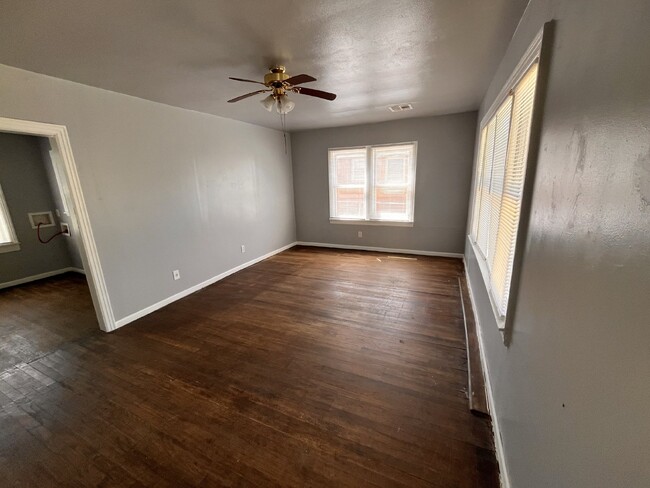 Building Photo - Move-In Ready 2B/1B in SW OKC