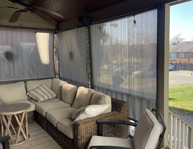 Building Photo - HYDE PARK SINGLE FAMILY HOME WITH OFF-STRE...