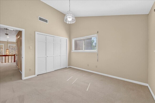 Building Photo - 5305 Greenbriar Dr