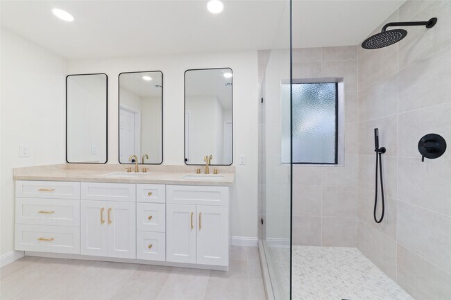 Building Photo - 15651 Whitewater Ln