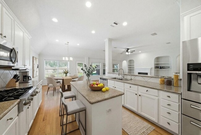 Building Photo - 23722 Allingham Ln