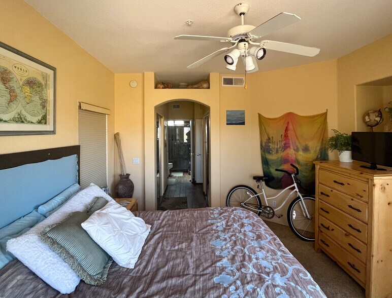 Building Photo - 10401 N Saguaro Blvd