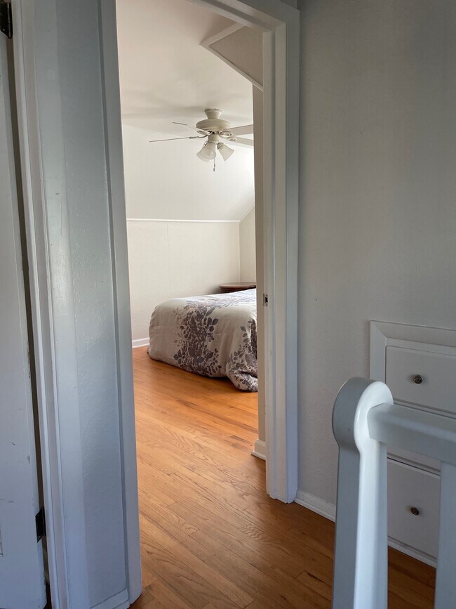 Bedroom. - 826 Hall St