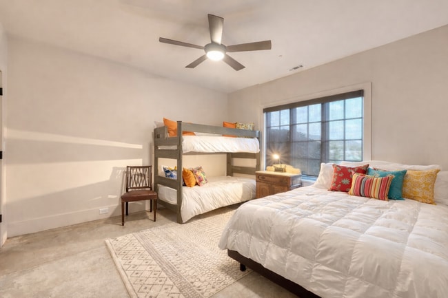 Building Photo - 56 Oak Crescent Cir