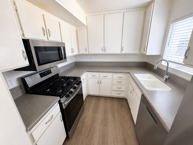 Building Photo - 2+1.5 Ralston Village Condo- Great Community Amenities!