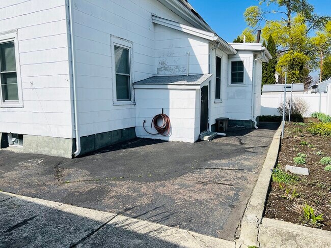 Building Photo - 153A Belmont St