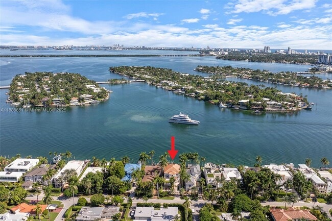 Building Photo - 305 N Hibiscus Dr