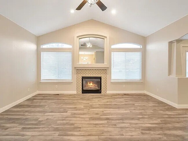 Building Photo - 2228 Red Maple Cir