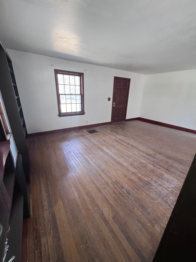 Building Photo - 813 E Washington St