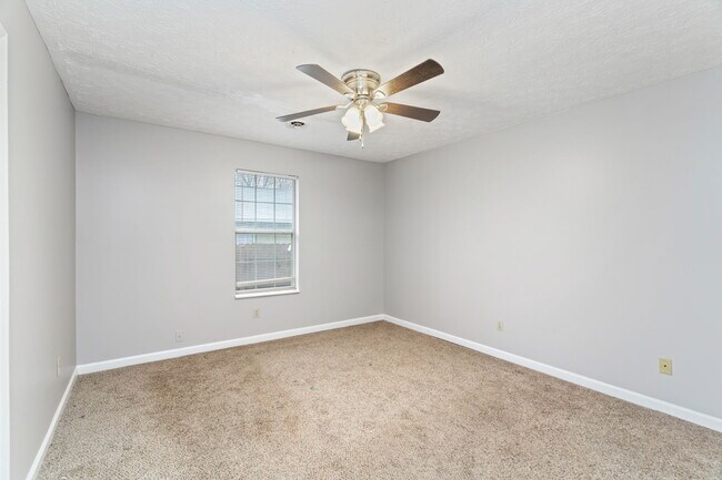 Building Photo - 2603 Louise Ave