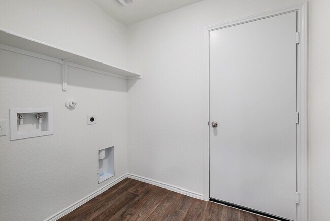 Building Photo - Redbird Ranch 4 Bedroom, 2 Bath, Internet Included, Tons of Amenities