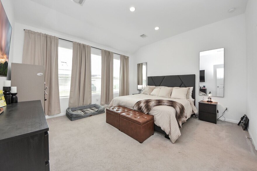Building Photo - 4946 Sky Blf Dr