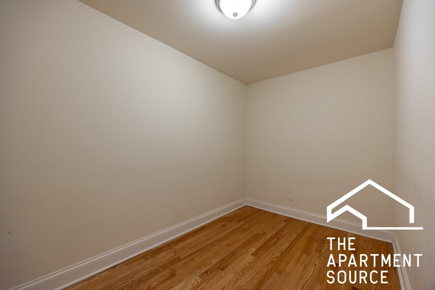 Building Photo - 4036.5 N Ashland Ave