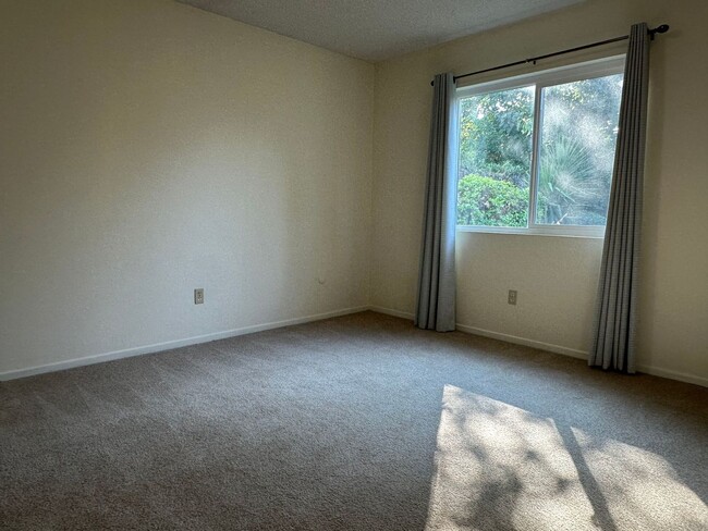 Building Photo - 409 Quailridge Rd