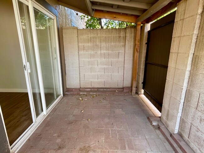 Building Photo - 1111 N 84th Pl