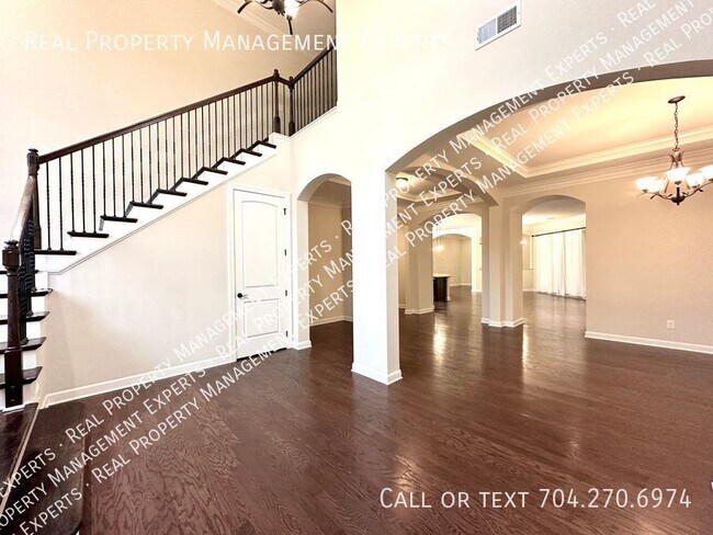 Building Photo - Spacious 5BR/3.5BA Home in Mooresville!