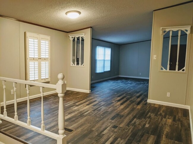 Building Photo - 3 Bedroom Mobile Home in Pelzer SC