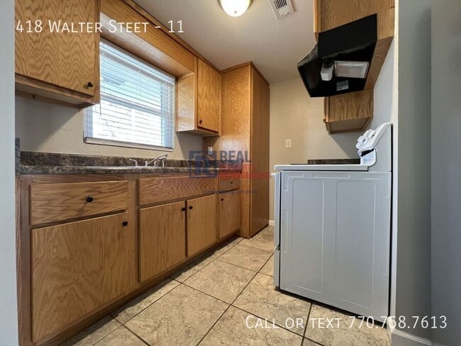 Building Photo - 418 Walter St